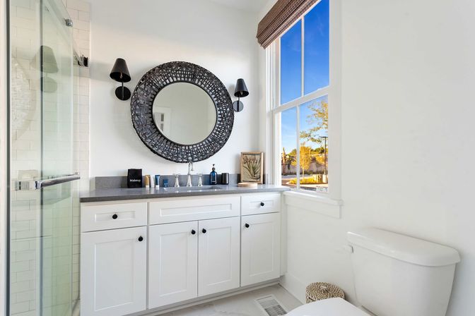 Charming 10-Bedroom Downtown Home Steps to King St image 32