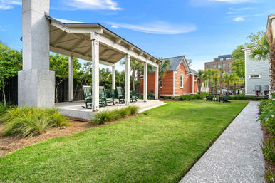 Charming 10-Bedroom Downtown Home Steps to King St image 63