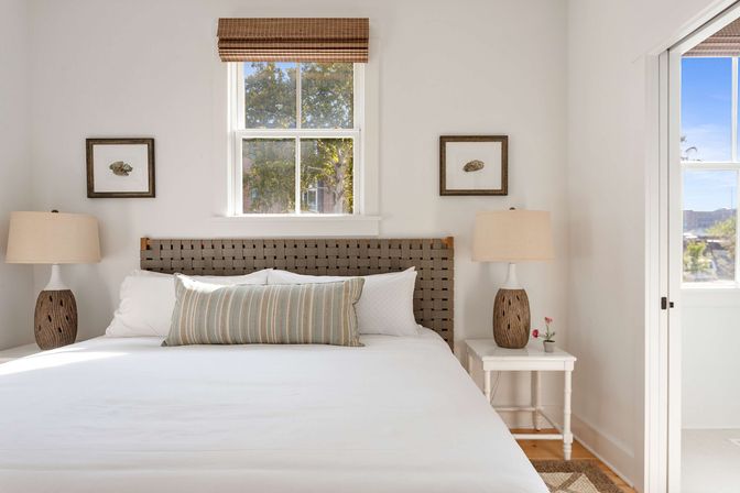 Charming 10-Bedroom Downtown Home Steps to King St image 20