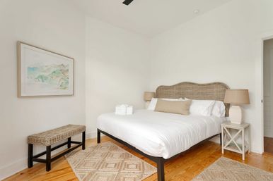 Charming 10-Bedroom Downtown Home Steps to King St image 45