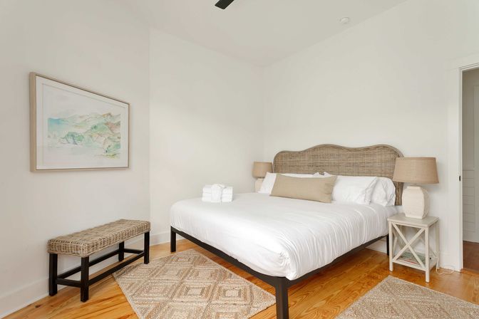 Charming 10-Bedroom Downtown Home Steps to King St image 45