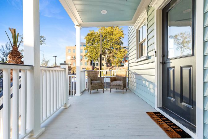 Charming 10-Bedroom Downtown Home Steps to King St image 3