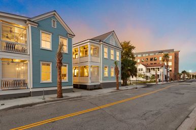 Charming 10-Bedroom Downtown Home Steps to King St image 7