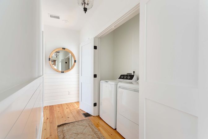 Charming 10-Bedroom Downtown Home Steps to King St image 30
