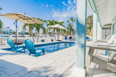 Bahia Paradise: Serene Waterfront Oasis Steps from Dolphins & Tranquil Waterways image 6
