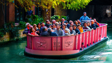 San Antonio Walking Tour with Riverwalk Boat Cruise image 3