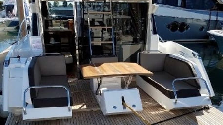 Galeon 430 Sky 43' Yacht Charter image 4