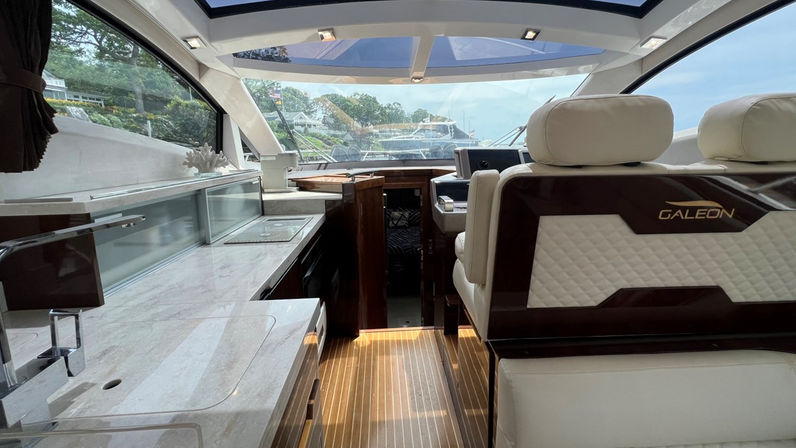 Galeon 430 Sky 43' Yacht Charter image 9