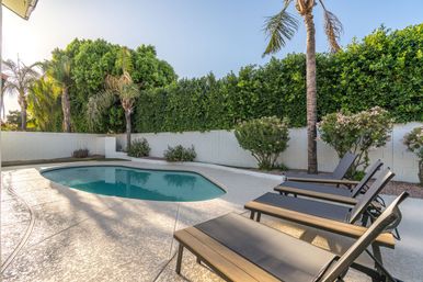 The Black Palm: Chic Desert Escape with Pool & Game Room image 2