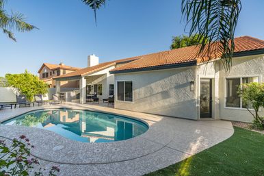 The Black Palm: Chic Desert Escape with Pool & Game Room image 17