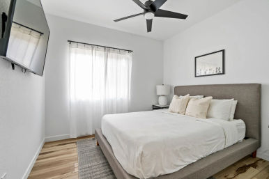 The Black Palm: Chic Desert Escape with Pool & Game Room image 13