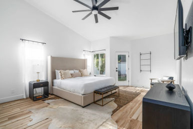 The Black Palm: Chic Desert Escape with Pool & Game Room image 11