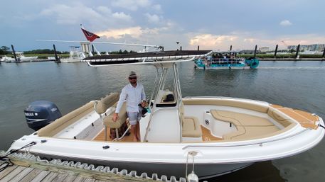 21 ft Sea Hunt Center Console Charter for Up to 7 Guests image 1