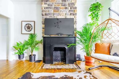 Jungle Fever: Designer Jungle-Inspired 3BR + Walk to Nightlife image 12