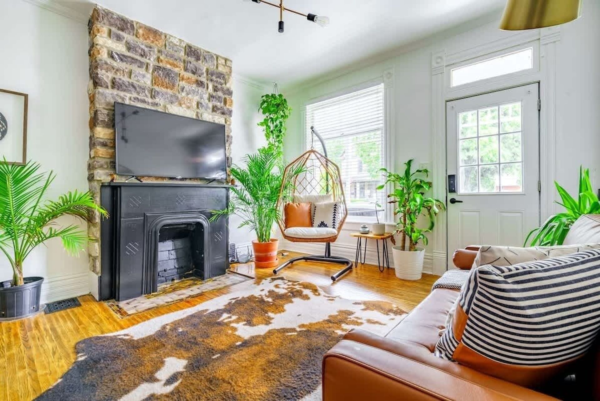 Jungle Fever: Designer Jungle-Inspired 3BR + Walk to Nightlife image 1