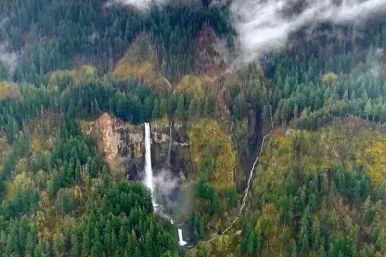Scenic Waterfall Flight: View Multnomah Falls from Above image 3