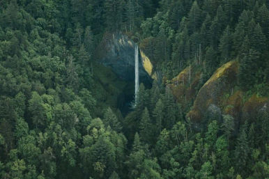 Scenic Waterfall Flight: View Multnomah Falls from Above image 5