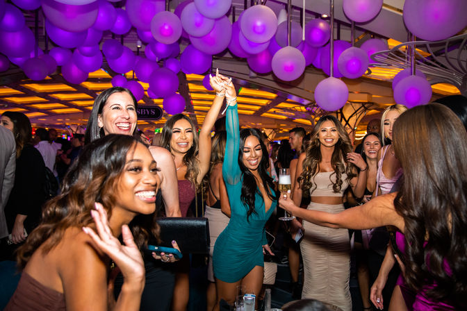 Gatsby's Cocktail Lounge: One Hour Open Bar Experience image 1