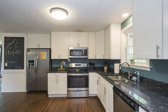 50 Shades of Graycroft: Ultimate Group Rental with Hot Tub & Game Room image 14