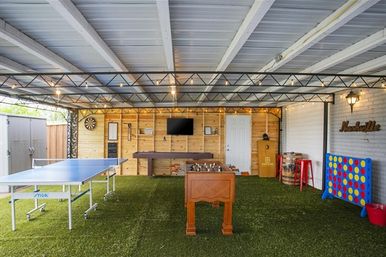 50 Shades of Graycroft: Ultimate Group Rental with Hot Tub & Game Room image 31
