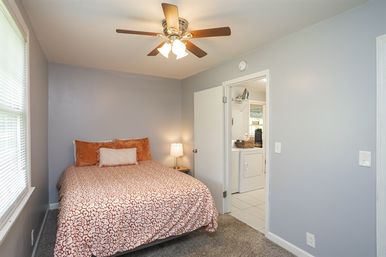 50 Shades of Graycroft: Ultimate Group Rental with Hot Tub & Game Room image 20