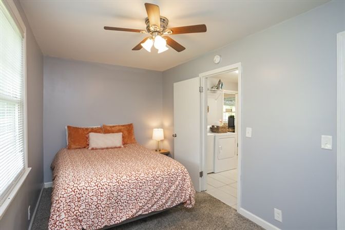 50 Shades of Graycroft: Ultimate Group Rental with Hot Tub & Game Room image 20