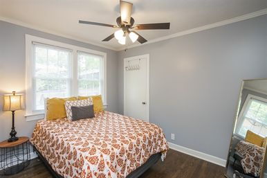 50 Shades of Graycroft: Ultimate Group Rental with Hot Tub & Game Room image 19
