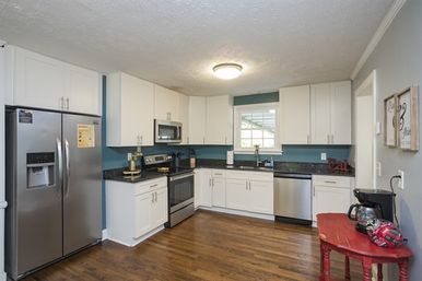 50 Shades of Graycroft: Ultimate Group Rental with Hot Tub & Game Room image 15