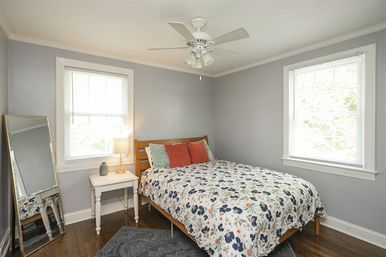 50 Shades of Graycroft: Ultimate Group Rental with Hot Tub & Game Room image 18