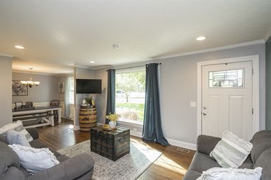 50 Shades of Graycroft: Ultimate Group Rental with Hot Tub & Game Room image 11