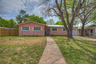 The Pink Haus: Luxe 3BR Retreat 1 Mile from Main Street with Firepit & Cozy Design image 2