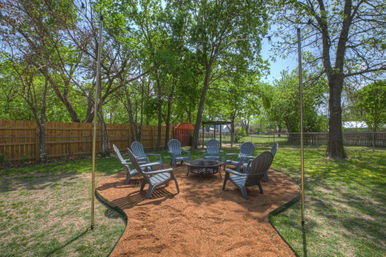 The Pink Haus: Luxe 3BR Retreat 1 Mile from Main Street with Firepit & Cozy Design image 44