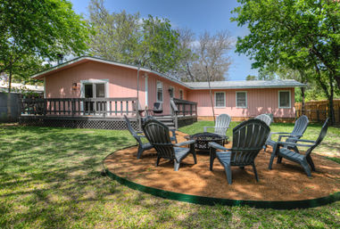 The Pink Haus: Luxe 3BR Retreat 1 Mile from Main Street with Firepit & Cozy Design image 54
