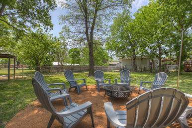 The Pink Haus: Luxe 3BR Retreat 1 Mile from Main Street with Firepit & Cozy Design image 45