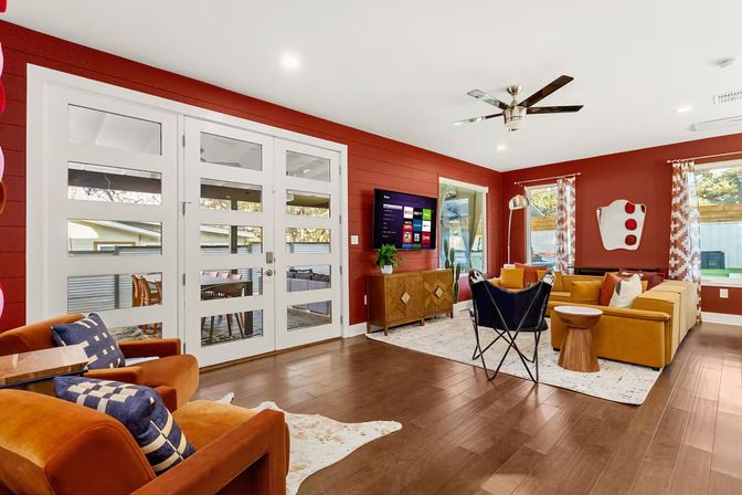 SoCo Cowgirl Villa: 5 BR with Fire Pit, Pool, Hot Tub + Putt Putt image 30