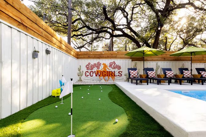 SoCo Cowgirl Villa: 5 BR with Fire Pit, Pool, Hot Tub + Putt Putt image 11