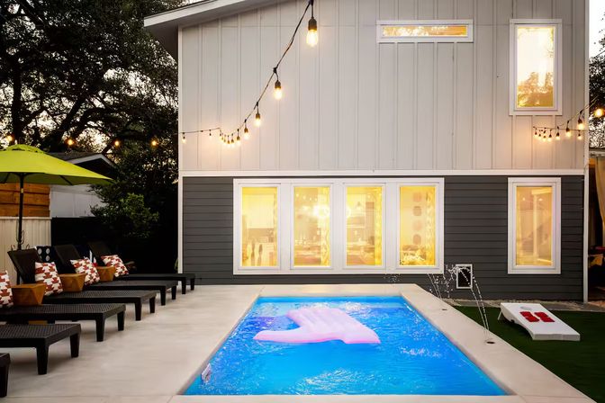 SoCo Cowgirl Villa: 5 BR with Fire Pit, Pool, Hot Tub + Putt Putt image 10