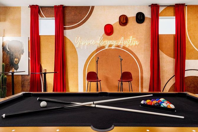 SoCo Cowgirl Villa: 5 BR with Fire Pit, Pool, Hot Tub + Putt Putt image 21