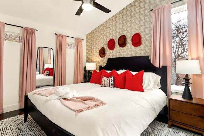 SoCo Cowgirl Villa: 5 BR with Fire Pit, Pool, Hot Tub + Putt Putt image 45