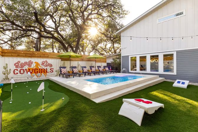 SoCo Cowgirl Villa: 5 BR with Fire Pit, Pool, Hot Tub + Putt Putt image 8