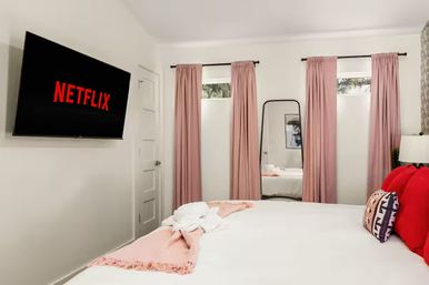 Heated Pool, Karaoke, Hot Tub, Yoga, MiniGolf - SoCo Cowgirl 5BR Villa image 47