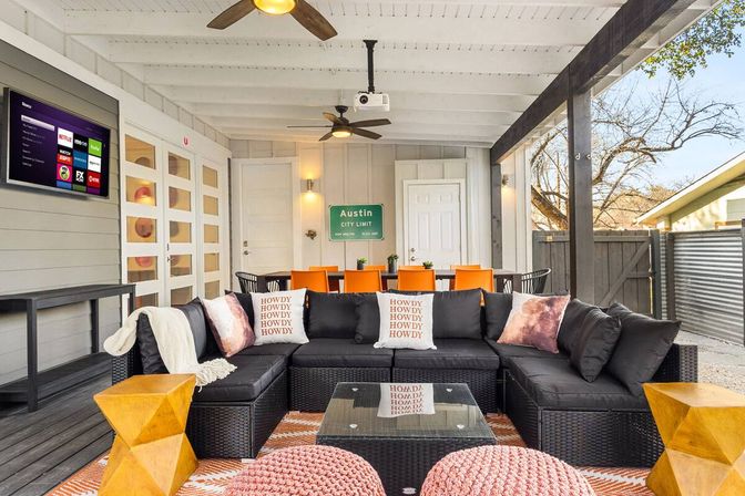 SoCo Cowgirl Villa: 5 BR with Fire Pit, Pool, Hot Tub + Putt Putt image 17