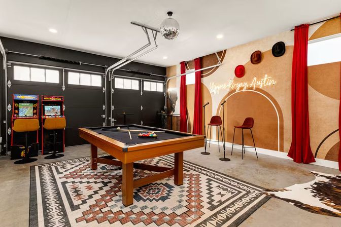 SoCo Cowgirl Villa: 5 BR with Fire Pit, Pool, Hot Tub + Putt Putt image 19