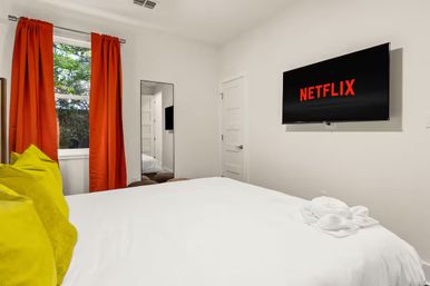 Heated Pool, Karaoke, Hot Tub, Yoga, MiniGolf - SoCo Cowgirl 5BR Villa image 39