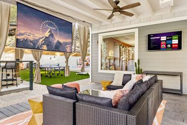 Heated Pool, Karaoke, Hot Tub, Yoga, MiniGolf - SoCo Cowgirl 5BR Villa image 69