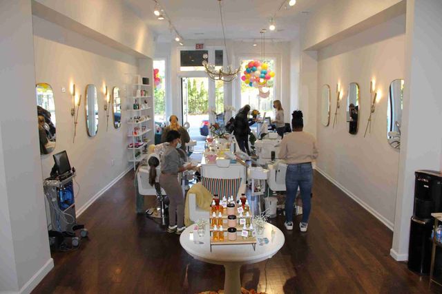 Wicker Park: Oasis Face Bar Private Facial Party with Complimentary Champagne image 5
