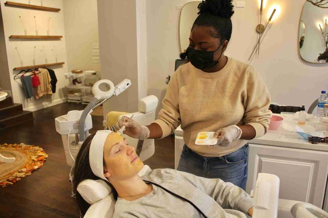 Wicker Park: Oasis Face Bar Private Facial Party with Complimentary Champagne image 3