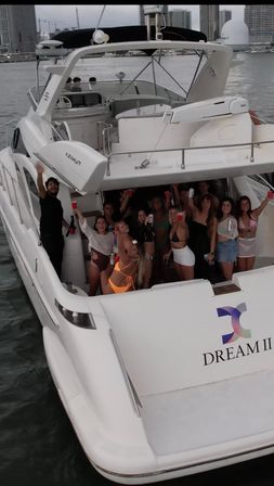 55' AZIMUT Dream II Yacht Charter Experience image 9