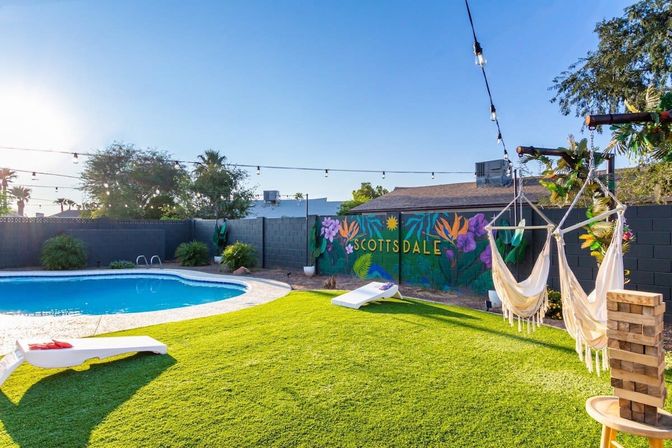 Tropic Oasis: Stylish Rental with Heated Pool, Mural Wall & Views of Camelback Mountain image 7