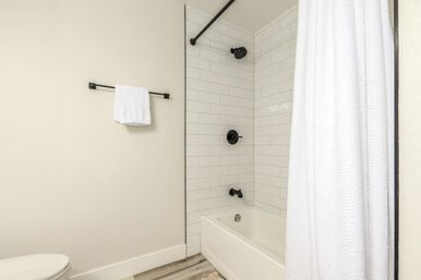 Tropic Oasis: Stylish Rental with Heated Pool, Mural Wall & Views of Camelback Mountain image 29
